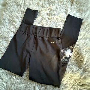 Nike Women’s Black Leggings with Abstract Pattern